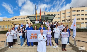 Contin&uacute;an las reivindicaciones de los m&eacute;dicos: "Esto no es vocaci&oacute;n es explotaci&oacute;n"