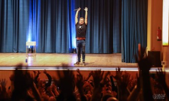 "El Monaguillo" hizo re&iacute;r al abarrotado auditorio de ADOC