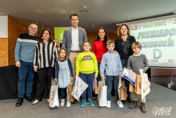 Alumnos de 1&ordm; y 2&ordm; de Primaria recogieron sus premios del Concurso de Dibujo de San Ant&oacute;n