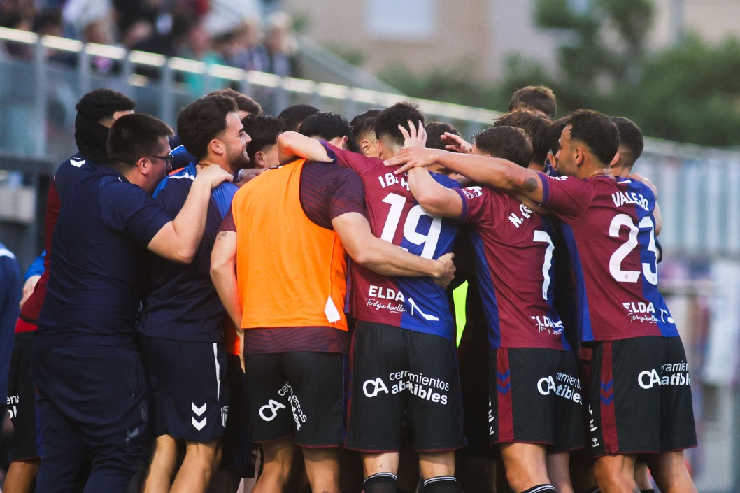 Recital de goles del Eldense para recuperar el liderato (3-1)