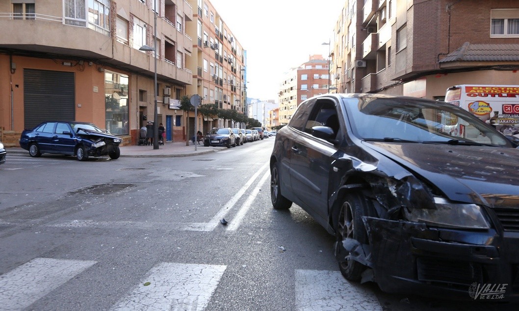Aparatoso accidente en Petrer Aparatoso accidente en Petrer