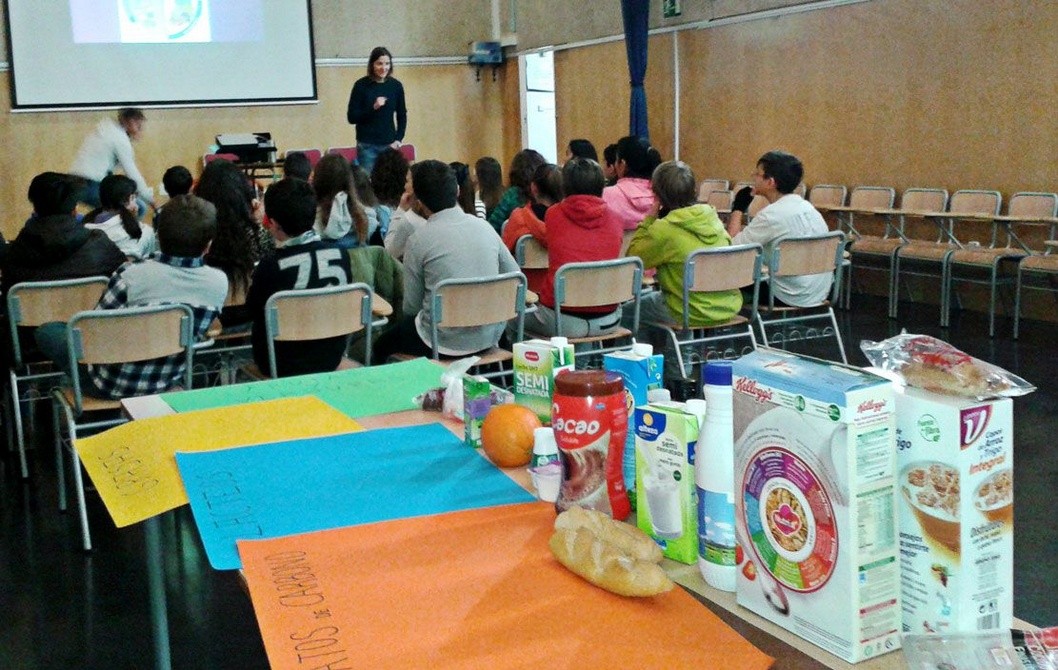 Alumnos de Diétetica y Nutrición del IES La Melva realizan un "Taller de desayuno saludable" para escolares Alumnos de Diétetica y Nutrición del IES La Melva realizan un "Taller de desayuno saludable" para escolares