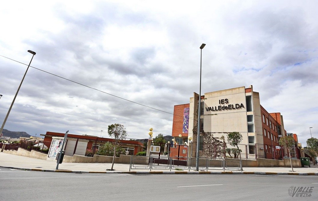 El IES Valle de Elda recibe la Carta de movilidad de FP El IES Valle de Elda recibe la Carta de movilidad de FP