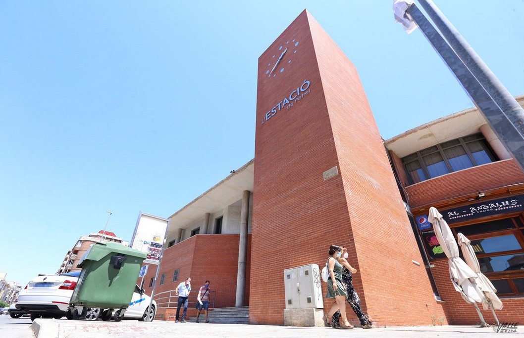 La Policía Local impide que le quiten más de 1.000 euros a un hombre desorientado La Policía Local impide que le quiten más de 1.000 euros a un hombre desorientado