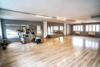 Monta tu centro de entrenamiento o gimnasio en el centro de Elda con CBC