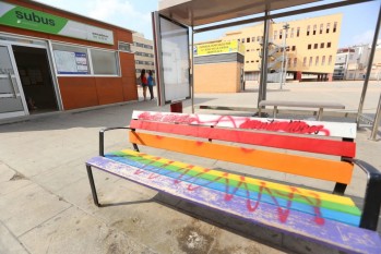 Actos vand&aacute;licos contra los bancos LGTBI de Elda en el D&iacute;a del Orgullo