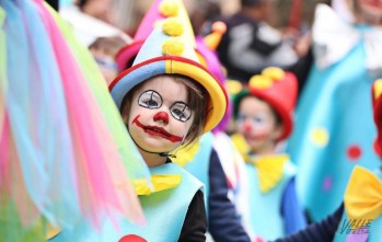 El colorido invade los colegios y calles de Elda y Petrer con la celebraci&oacute;n del Carnaval 