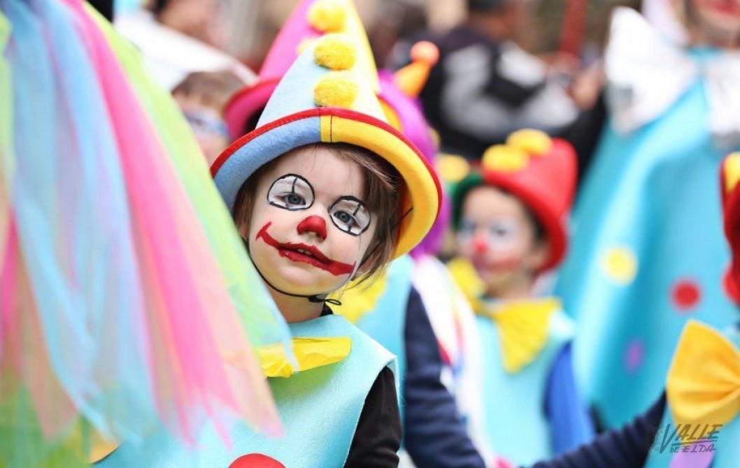 El colorido invade los colegios y calles de Elda y Petrer con la celebración del Carnaval El colorido invade los colegios y calles de Elda y Petrer con la celebración del Carnaval