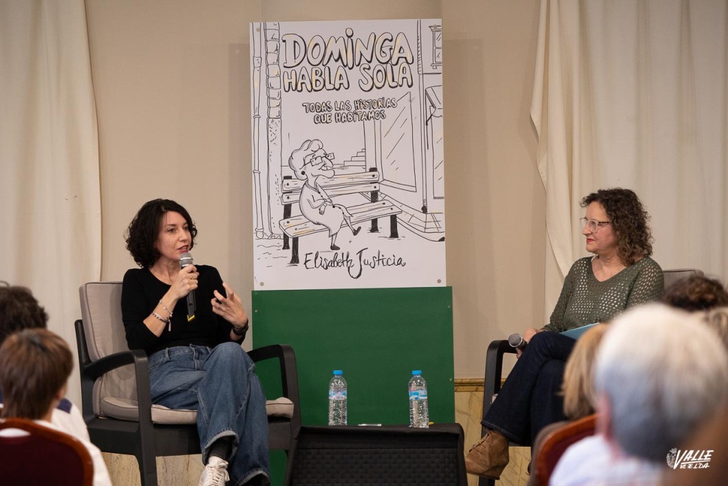 Multitudinaria presentaci&oacute;n del libro de Elisabeth Justicia "Dominga habla sola. Todas las historias que habitamos" en Elda