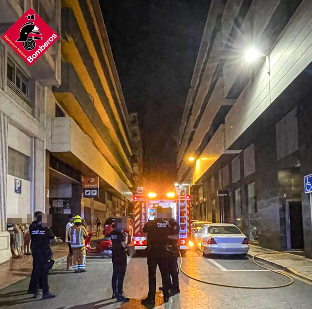 Incendio en una vivienda en el centro de Elda Incendio en una vivienda en el centro de Elda