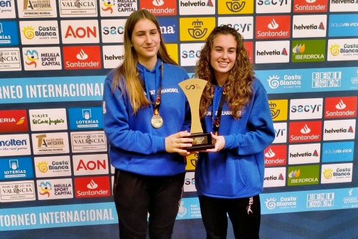 Las jugadoras del Elda Prestigio Luna Villaescusa y Anastasia Hvozd, oro en el Campeonato de Espa&ntilde;a