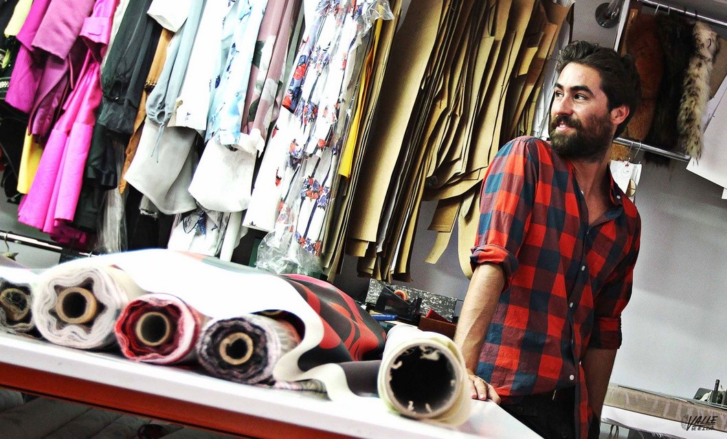 El diseñador eldense Juan Vidal recibe el Premio de la Moda de la Comunidad de Madrid El diseñador eldense Juan Vidal recibe el Premio de la Moda de la Comunidad de Madrid