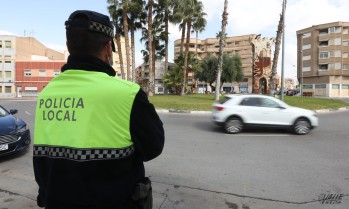 Un Polic&iacute;a Local de Elda fuera de servicio salva a una ni&ntilde;a de tres a&ntilde;os que se hab&iacute;a atragantado con una patata
