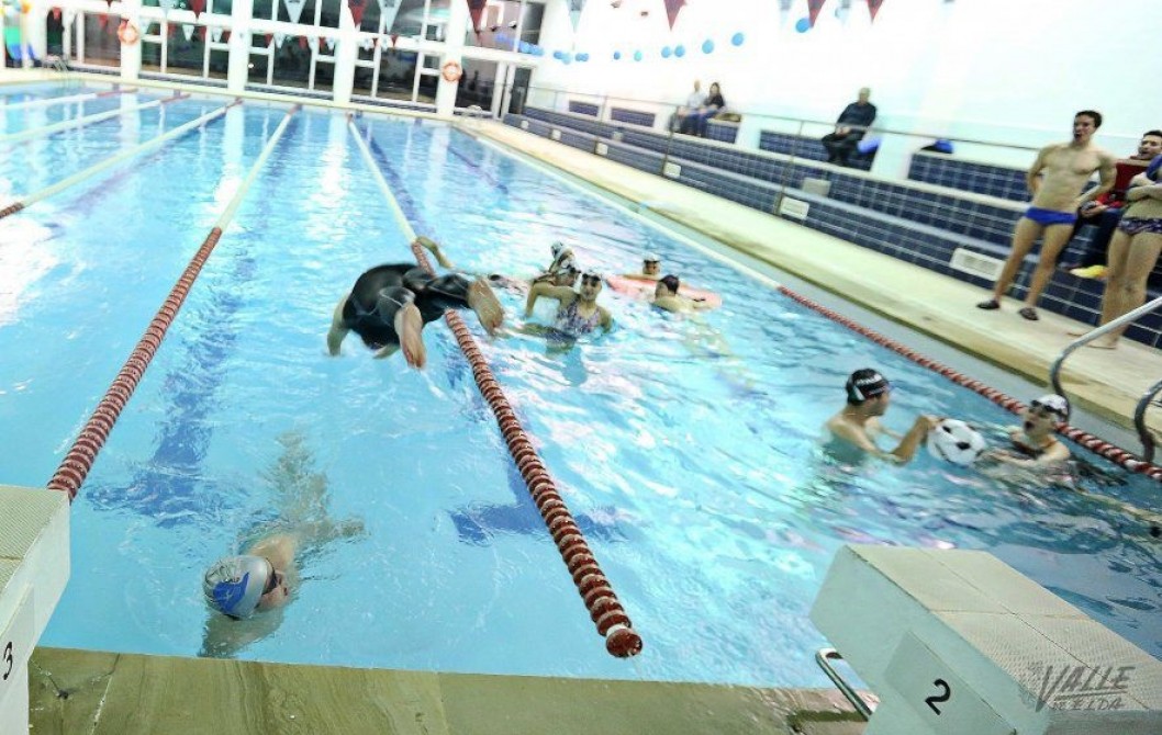 El equipo de natación del CEE gana 25 medallas en el 17º Trofeo Villa de Petrer El equipo de natación del CEE gana 25 medallas en el 17º Trofeo Villa de Petrer