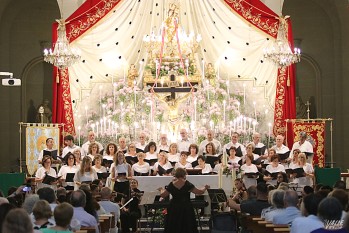 M&aacute;s de 400 personas disfrutan de una impecable Serenata a los Santos Patronos