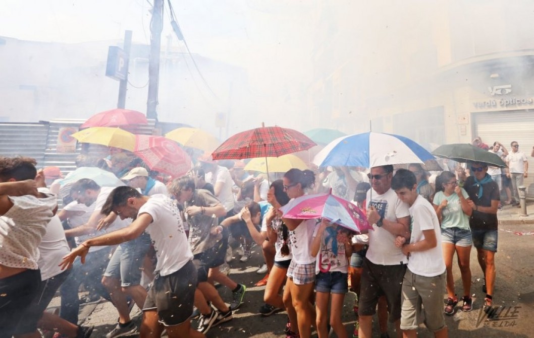 La tradición continúa arropada por miles de eldenses La tradición continúa arropada por miles de eldenses