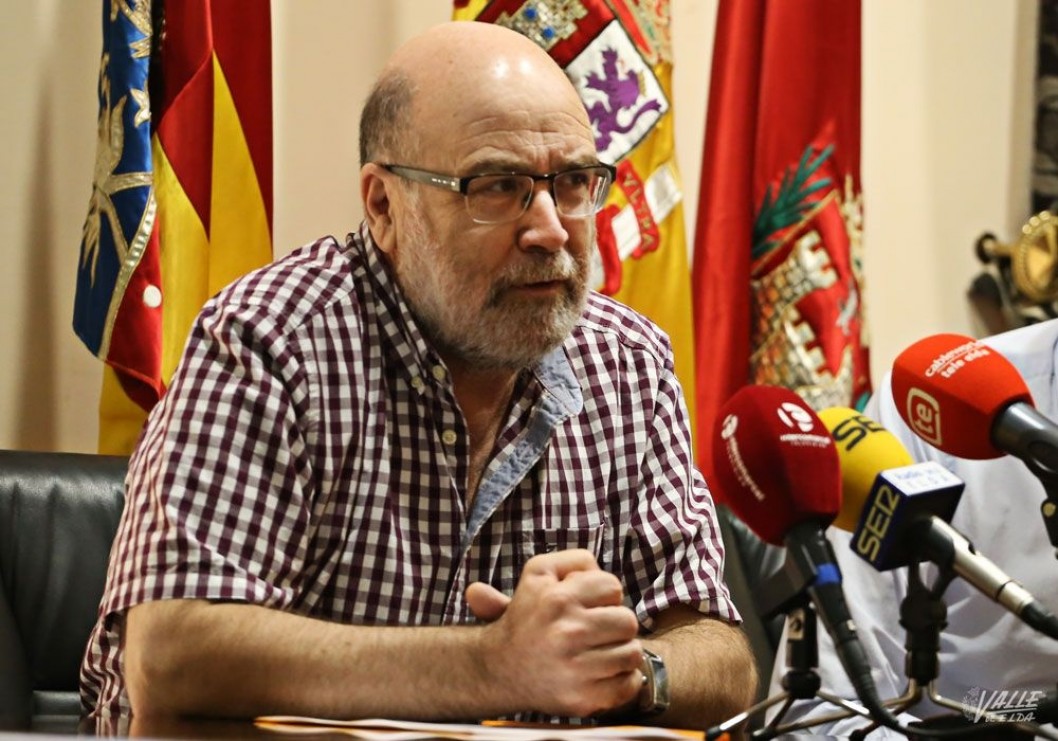 El eldense José Ramón Valero presenta la nueva edición del libro dedicado a la primera fábrica de juguetes de Ibi El eldense José Ramón Valero presenta la nueva edición del libro dedicado a la primera fábrica de juguetes de Ibi