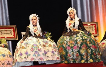 Emotiva Proclamaci&oacute;n de las Falleras Mayores de Elda 2017 y sus Damas de Honor