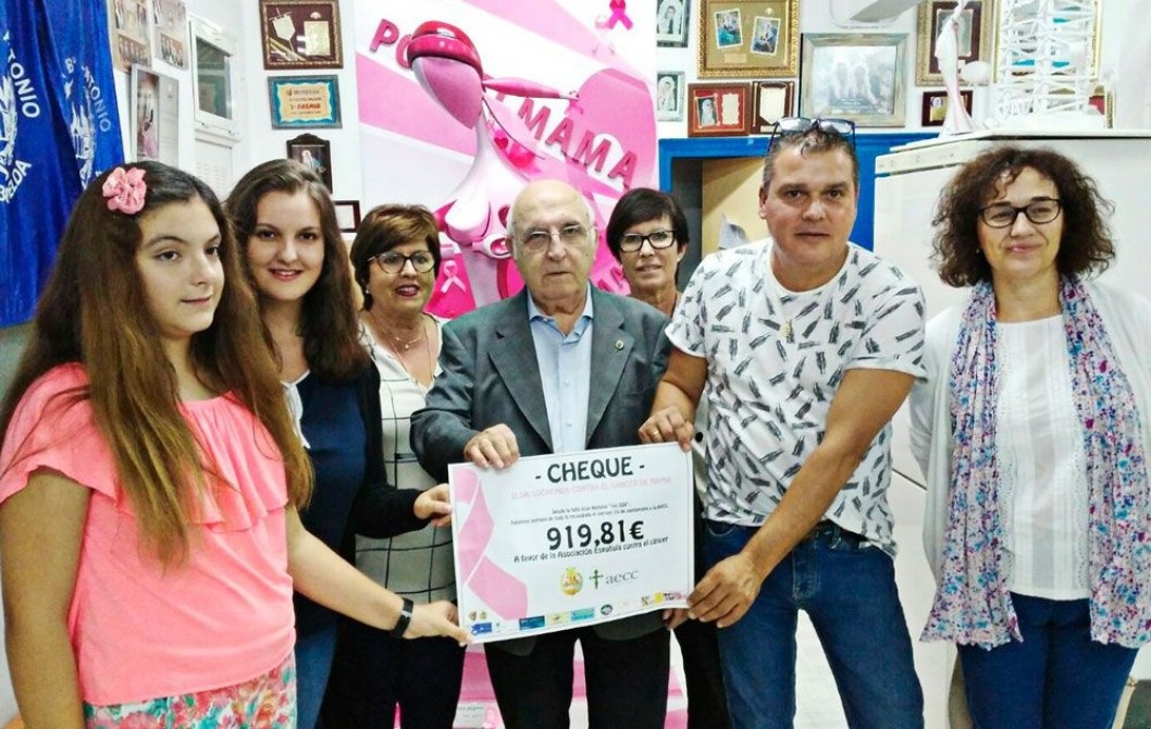 La Falla José Antonio "Las 300" reúne 920 euros para la Asociación Española Contra el Cáncer La Falla José Antonio "Las 300" reúne 920 euros para la Asociación Española Contra el Cáncer