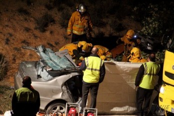 Un conductor ha fallecido esta tarde tras sufrir un choque frontal con un cami&oacute;n
