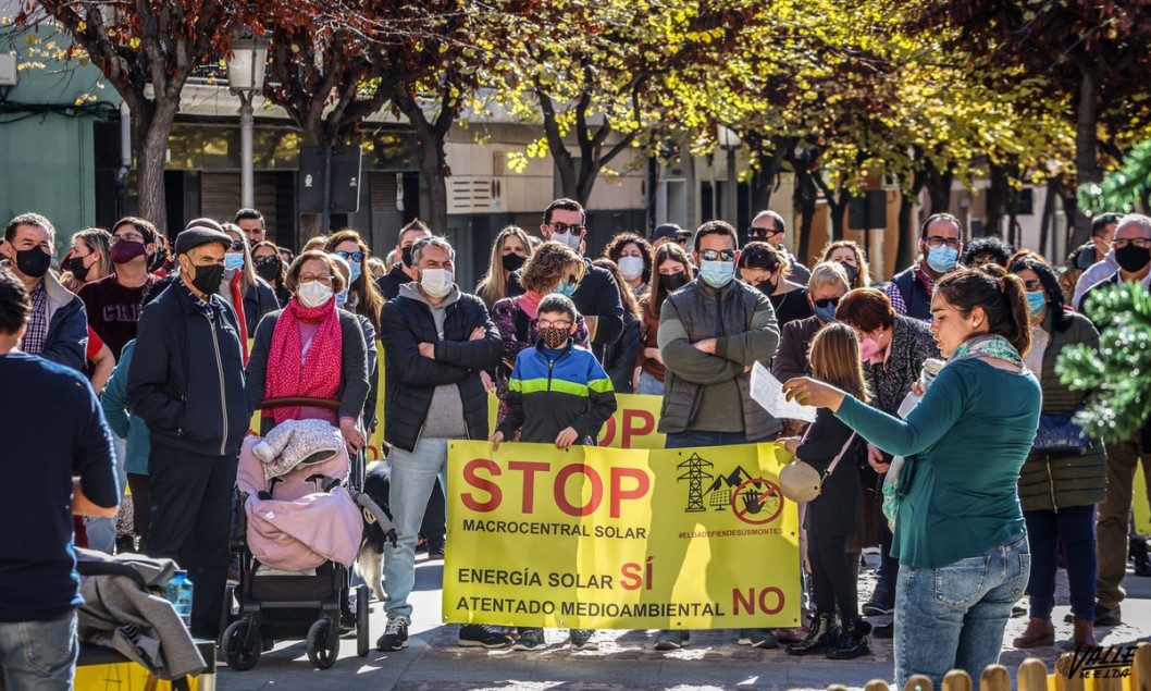 Más de 200 personas vuelven a concentrarse contra las fotovoltaicas Más de 200 personas vuelven a concentrarse contra las fotovoltaicas