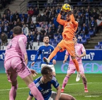 LaLiga afea el comportamiento de parte de la afici&oacute;n del Oviedo en el partido frente al Eldense