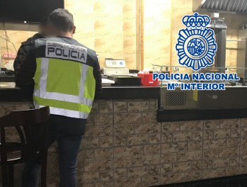 Detienen a los due&ntilde;os de un "Kebab" en Elda por explotar a sus tres trabajadores por 100 euros al mes