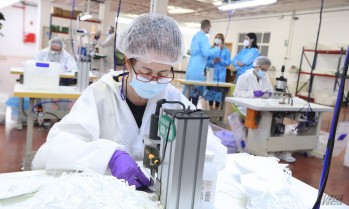 Abre la primera empresa de fabricaci&oacute;n de mascarillas de Petrer
