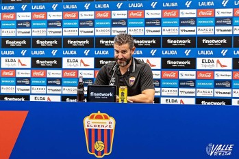 Fernando Est&eacute;vez: "Nos hubiese gustado ganar con menos sufrimiento, pero hemos plantado cara a un equipazo"
