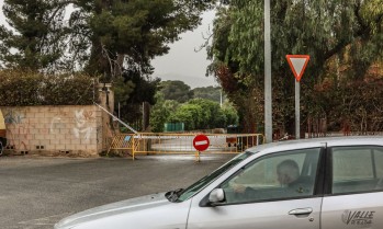 Nuevo hundimiento del asfalto en Petrer obliga a cortar el tr&aacute;fico del cam&iacute; del Campet