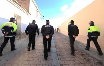 M&aacute;s de 20 agentes de Petrer se plantan por los servicios extraordinarios en fiestas y el Ayuntamiento responde con un decreto