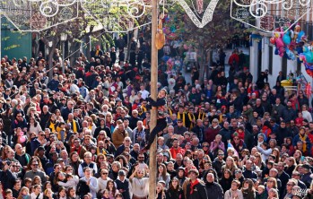 Elda toma el centro para celebrar las cuca&ntilde;as y el porrate por San Ant&oacute;n