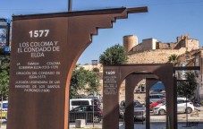 Una Plaza de Arriba con gui&ntilde;os a los siglos XVI y XVII