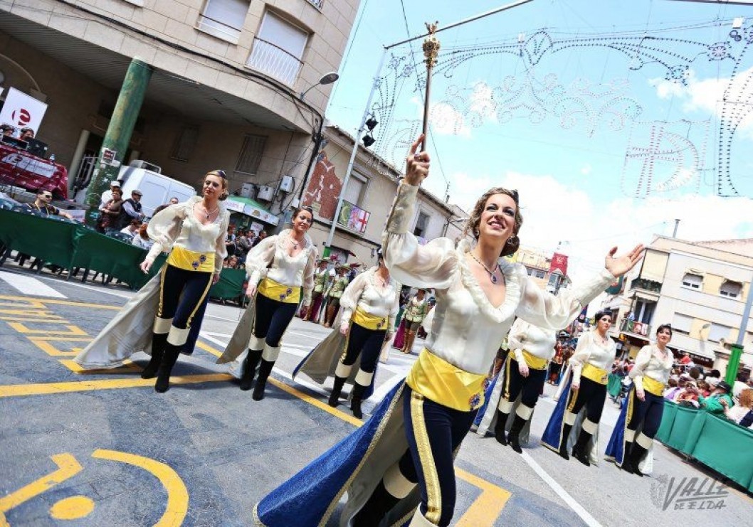 Los Cristianos protagonizan el primer gran desfile de Petrer Los Cristianos protagonizan el primer gran desfile de Petrer