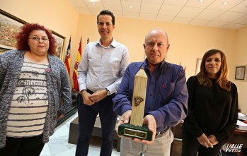 Juan Manuel Mart&iacute;nez Albert primer profesor de Elda que recibe el premio "L&aacute;piz" de la FAPA "Gabriel Mir&oacute;"