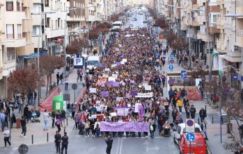 Las mujeres de Elda y Petrer se echan a la calle para exigir una igualdad real