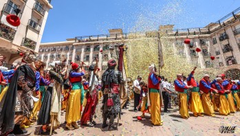La Rueda Musulmana re&uacute;ne a miles de personas en la Plaza Mayor