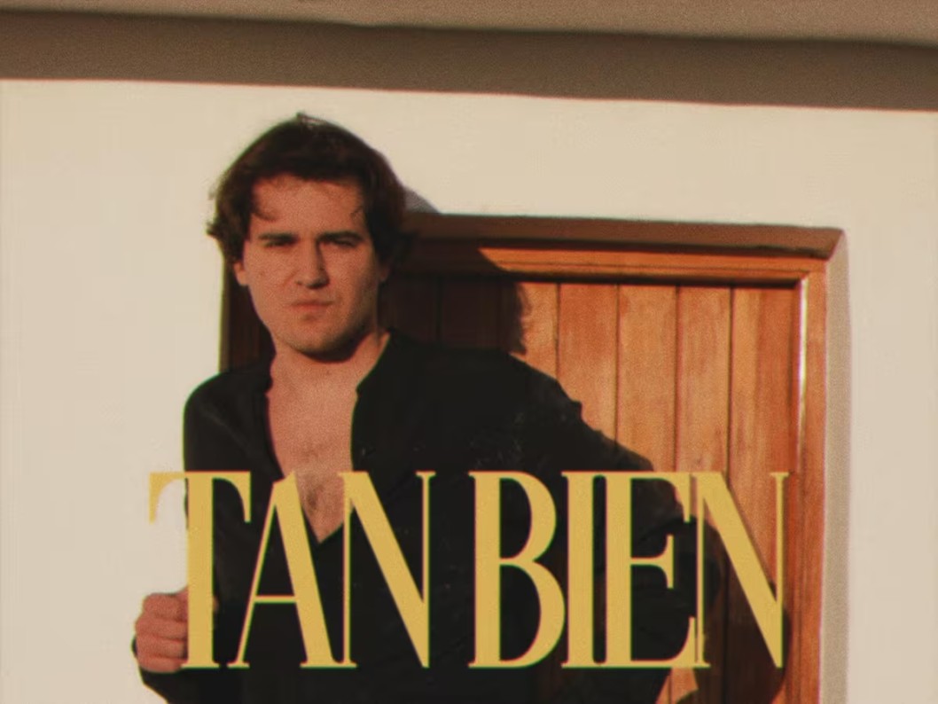 Pepe Bernab&eacute;, cantante y compositor de Mon&oacute;var, redefine su universo emocional con &ldquo;Tan Bien&rdquo;