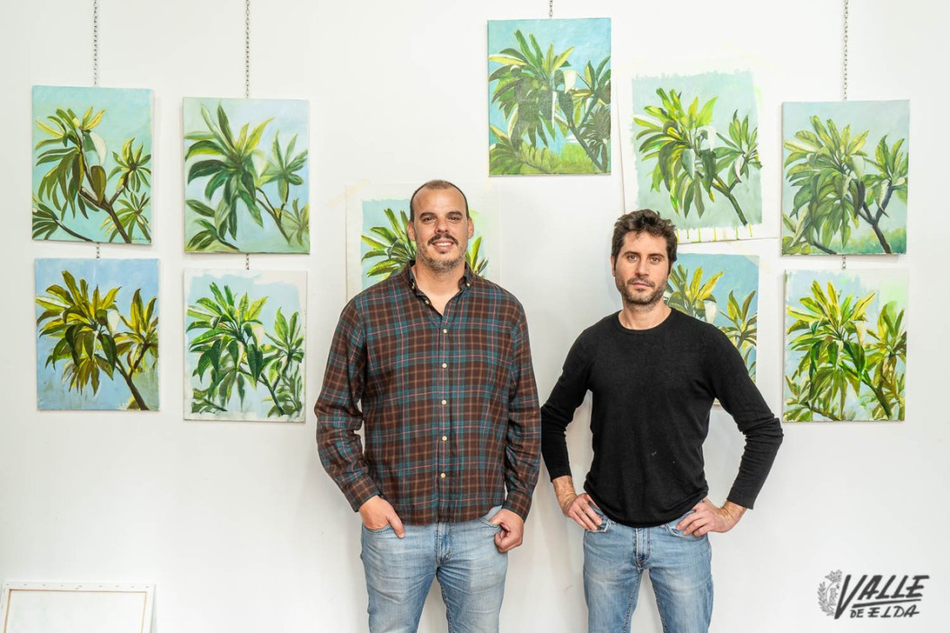 El artista eldense Alejandro Martínez realiza un taller de pintura al aire libre en el Jardín de la Música El artista eldense Alejandro Martínez realiza un taller de pintura al aire libre en el Jardín de la Música