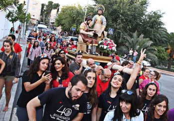 San Crisp&iacute;n y San Crispiniano esperan la llegada de las Fallas desde la parroquia de la Inmaculada