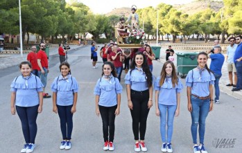 Los falleros arropan a San Crisp&iacute;n y San Crispiniano en su romer&iacute;a hasta La Inmaculada