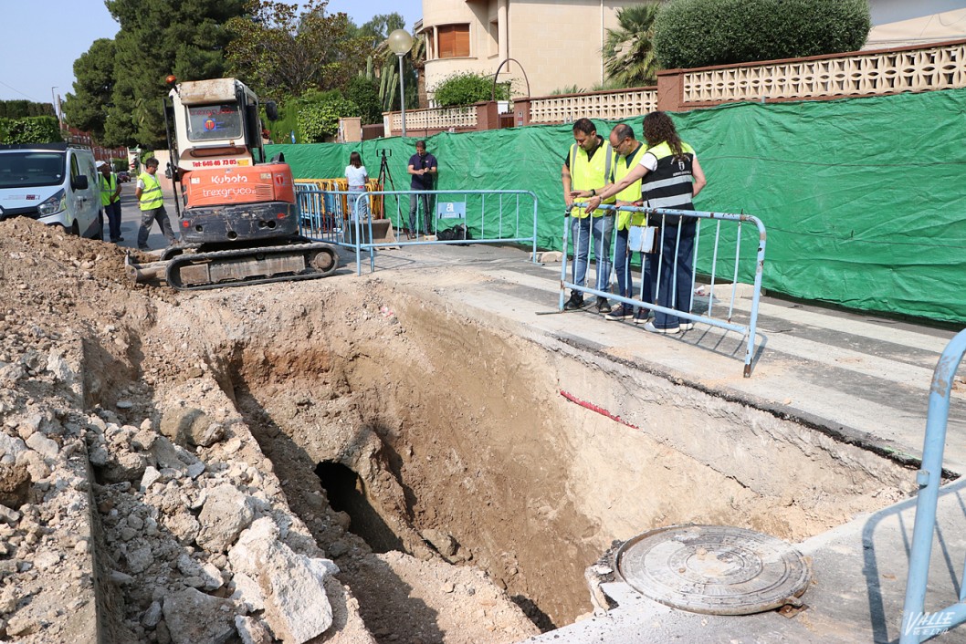 Petrer inicia las obras de arreglo del colector ubicado en la calle Isaac Peral Petrer inicia las obras de arreglo del colector ubicado en la calle Isaac Peral