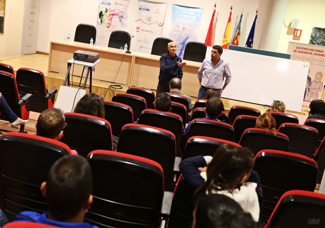 Un total de 40 jóvenes participan en la primera jornada formativa del plan PICE Un total de 40 jóvenes participan en la primera jornada formativa del plan PICE