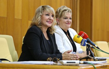 Mar&iacute;a Dolores de la Due&ntilde;a y Reme Soler abandonan el PP y mantienen el acta de concejal