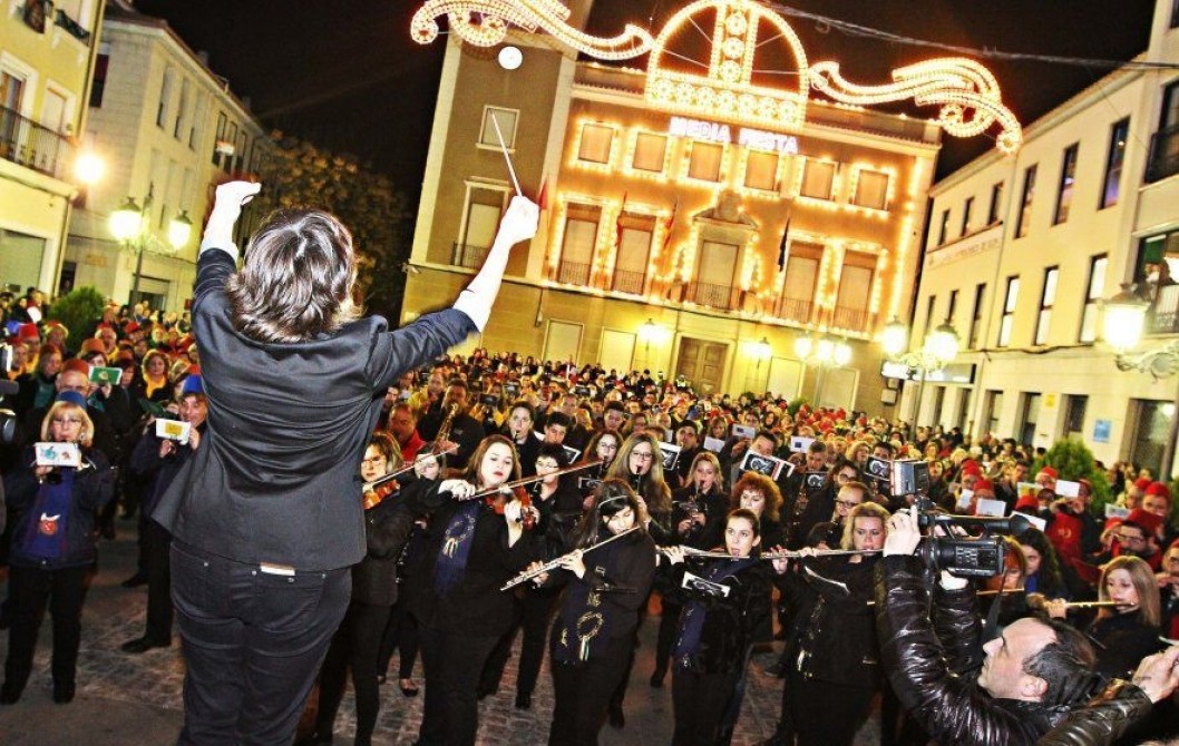 El Desfile de Collas inicia la festividad de San Antón El Desfile de Collas inicia la festividad de San Antón