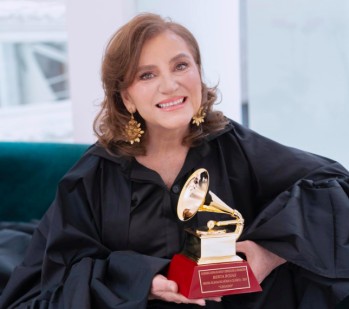 La ganadora de dos Latin Grammys, Berta Rojas, act&uacute;a esta noche en el Centro Cultural de Petrer
