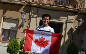 Javier Esteve regresa a casa tras estudiar diez meses en Canad&aacute; con la beca Amancio Ortega