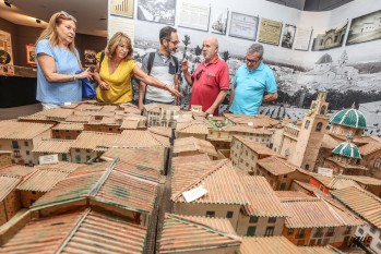 Contin&uacute;an las visitas a "1932, un a&ntilde;o m&aacute;gico para Elda"