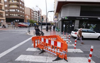 Un socav&oacute;n obliga a cortar la calle Joaqu&iacute;n Coronel
