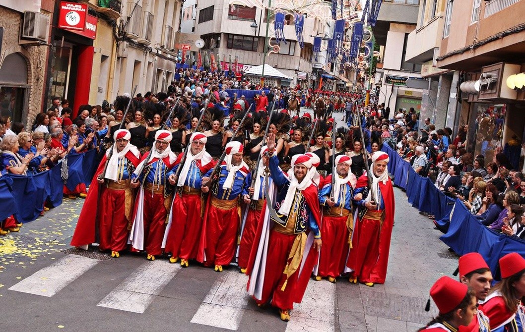 La Comparsa Moros Marroquíes celebra su gala de presentación de cargos festeros La Comparsa Moros Marroquíes celebra su gala de presentación de cargos festeros